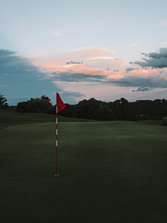 a flag is in the middle of the golf course