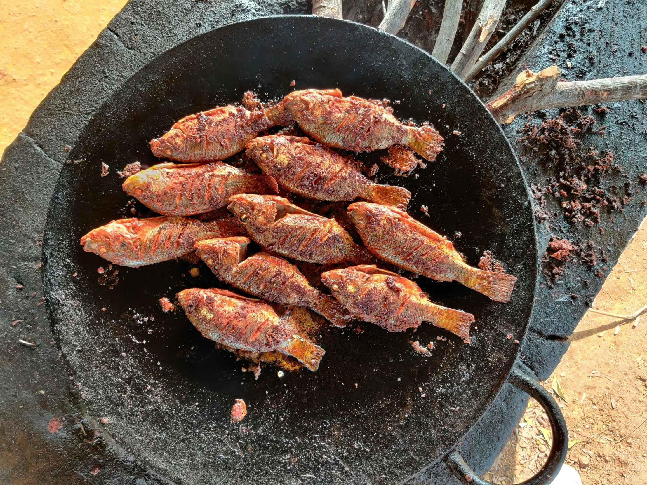 the cooked chicken is sitting on the black set