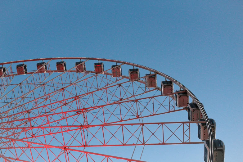 a ferris wheel has many lights at the top