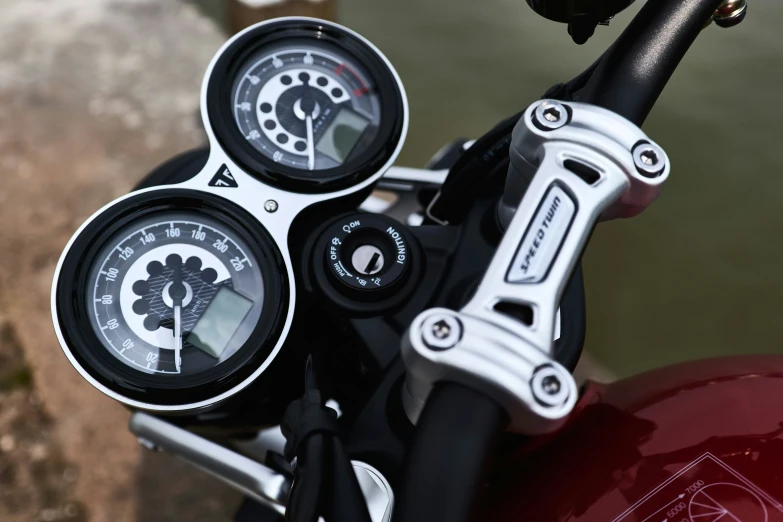 the two gauges on the handlebar are very unusual