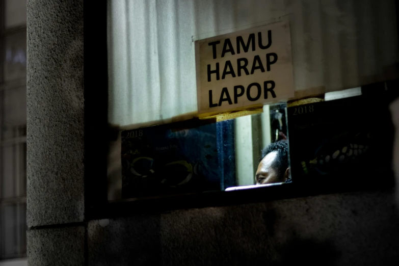 a sign reading tamu harap labor on a building