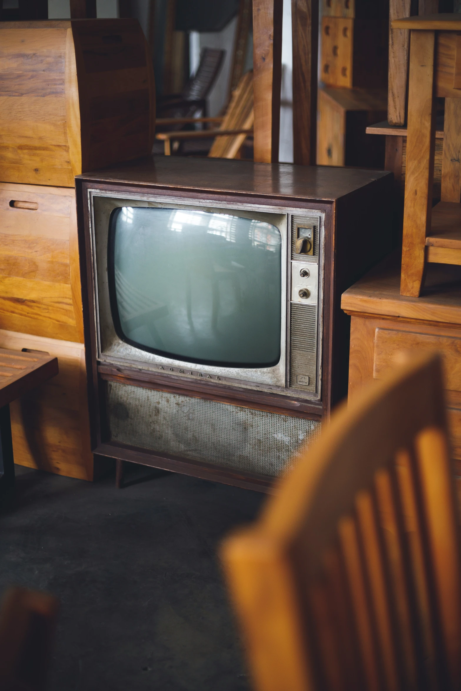 an old television sitting on top of a wooden table