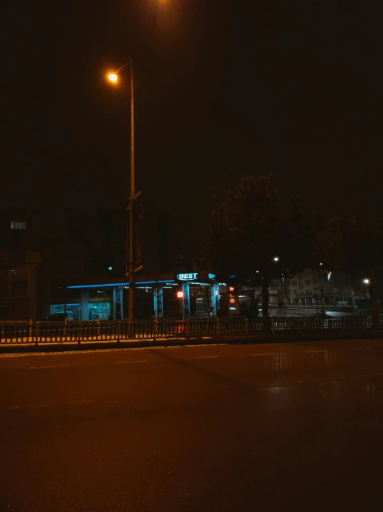 a light pole at the end of a road