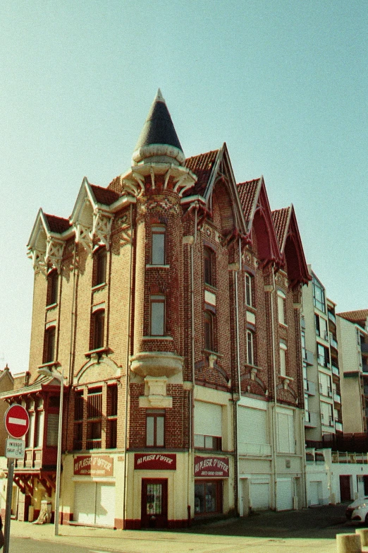 a large building that has a bunch of windows