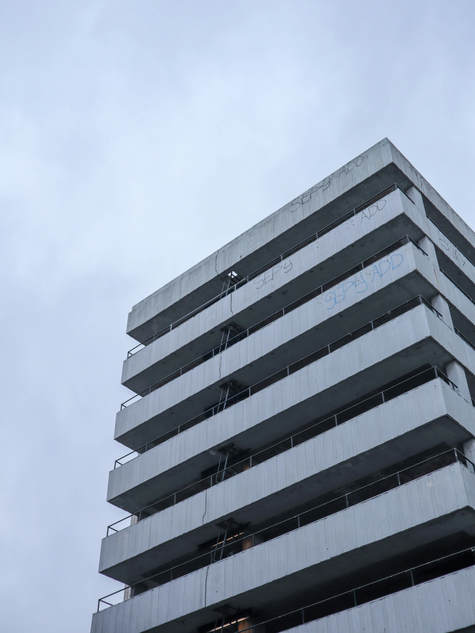 this building has a bunch of windows at one end