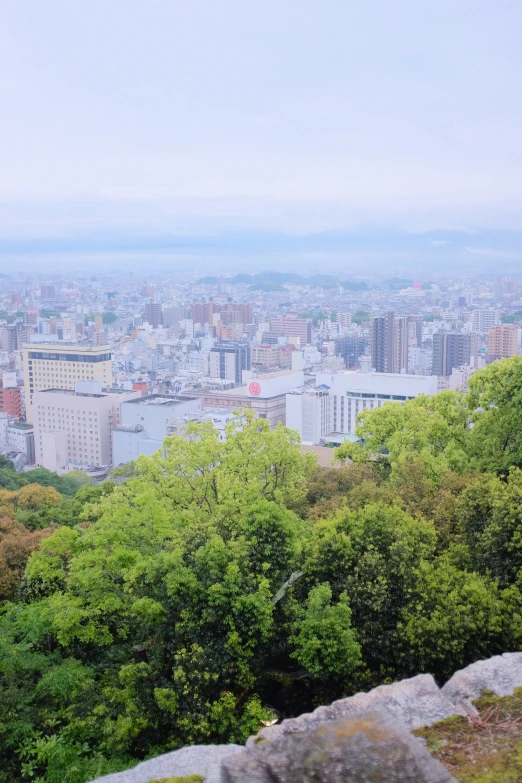 the view from the top of the hill overlooking a city