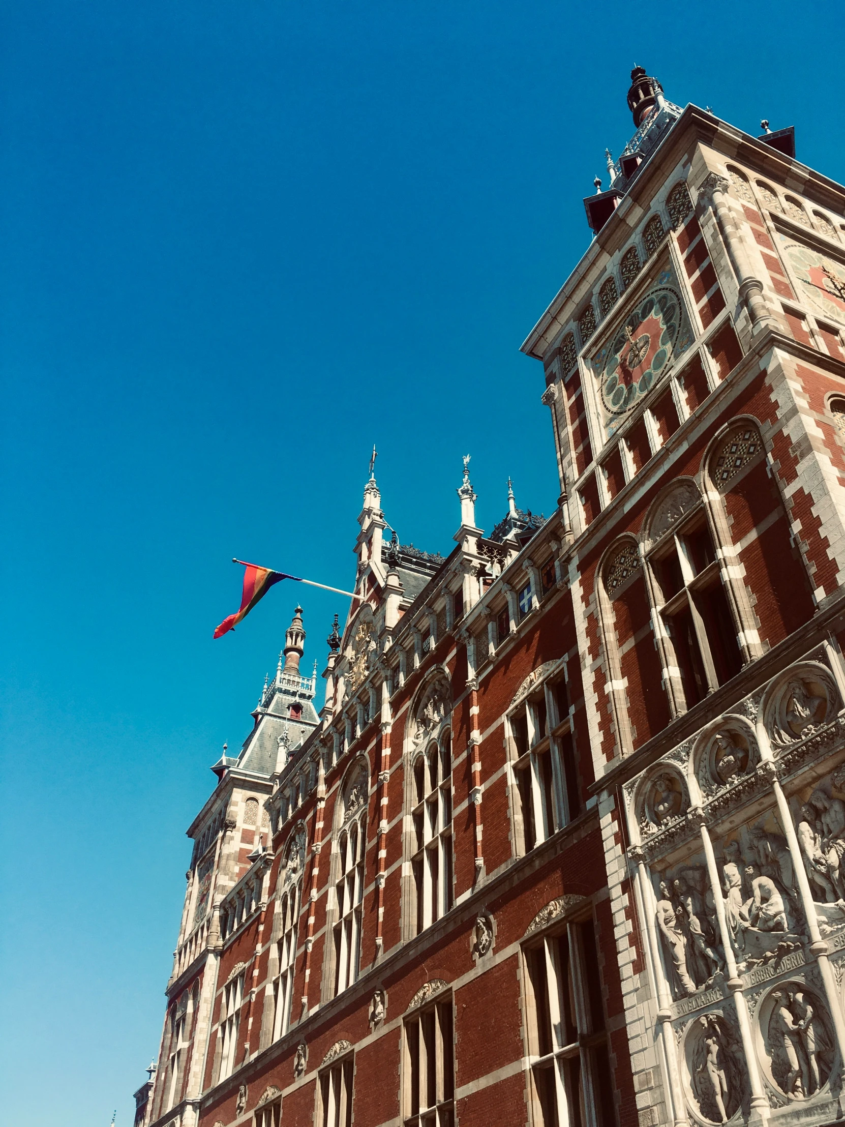 an old looking building with a sky background