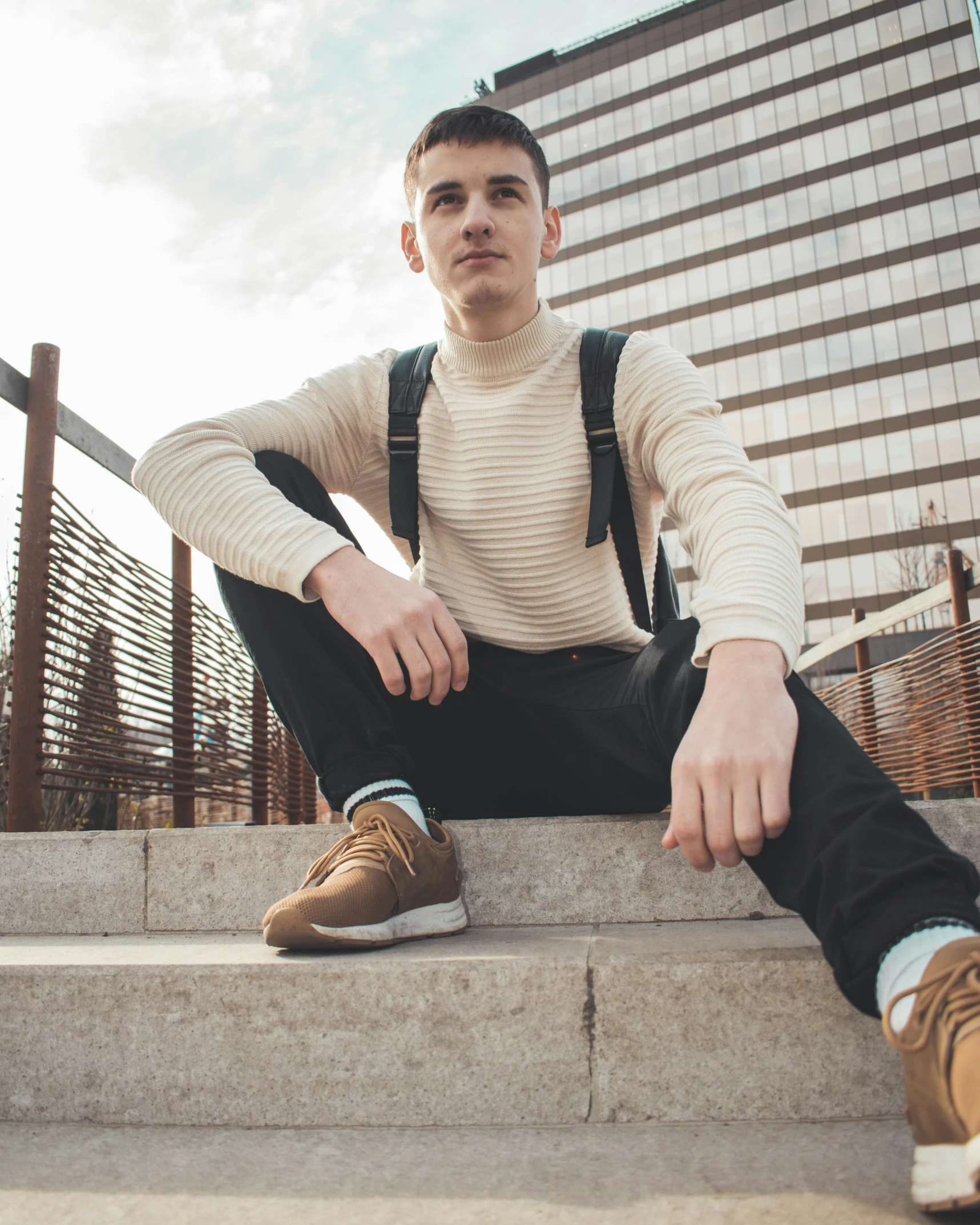 a man sitting on the step looking at soing