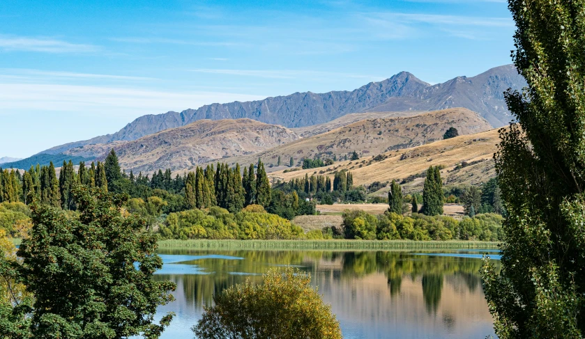 there is a beautiful lake in the middle of the mountains