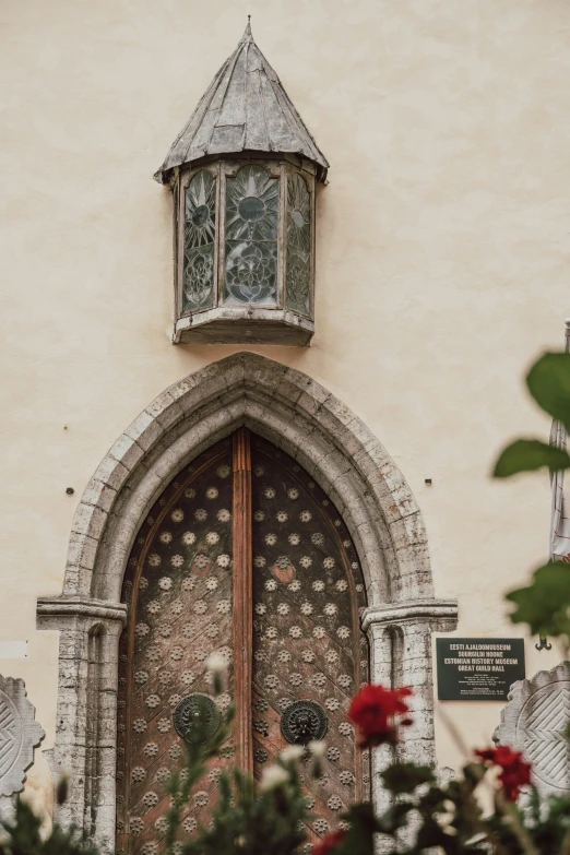 a fancy archway over the entrance to a building