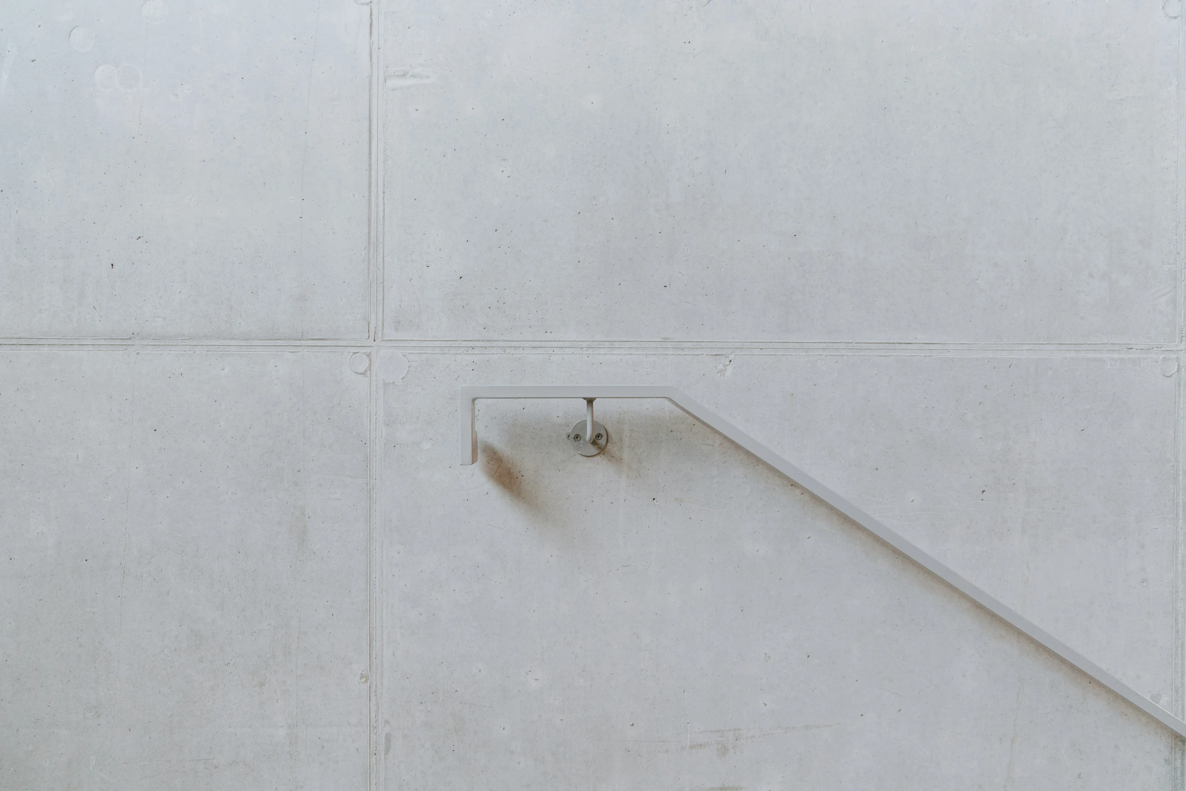 a corner of a concrete wall with only one light on