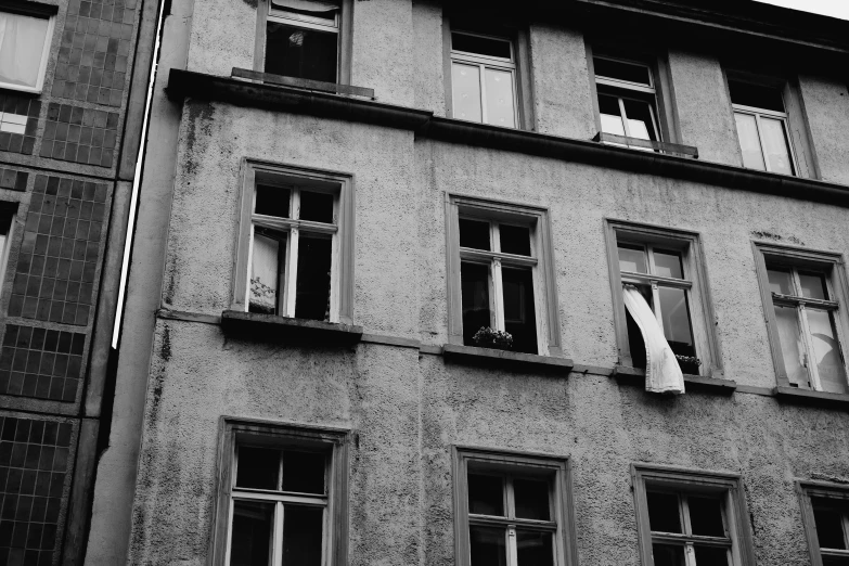 an old building with three windows and two windows on each side