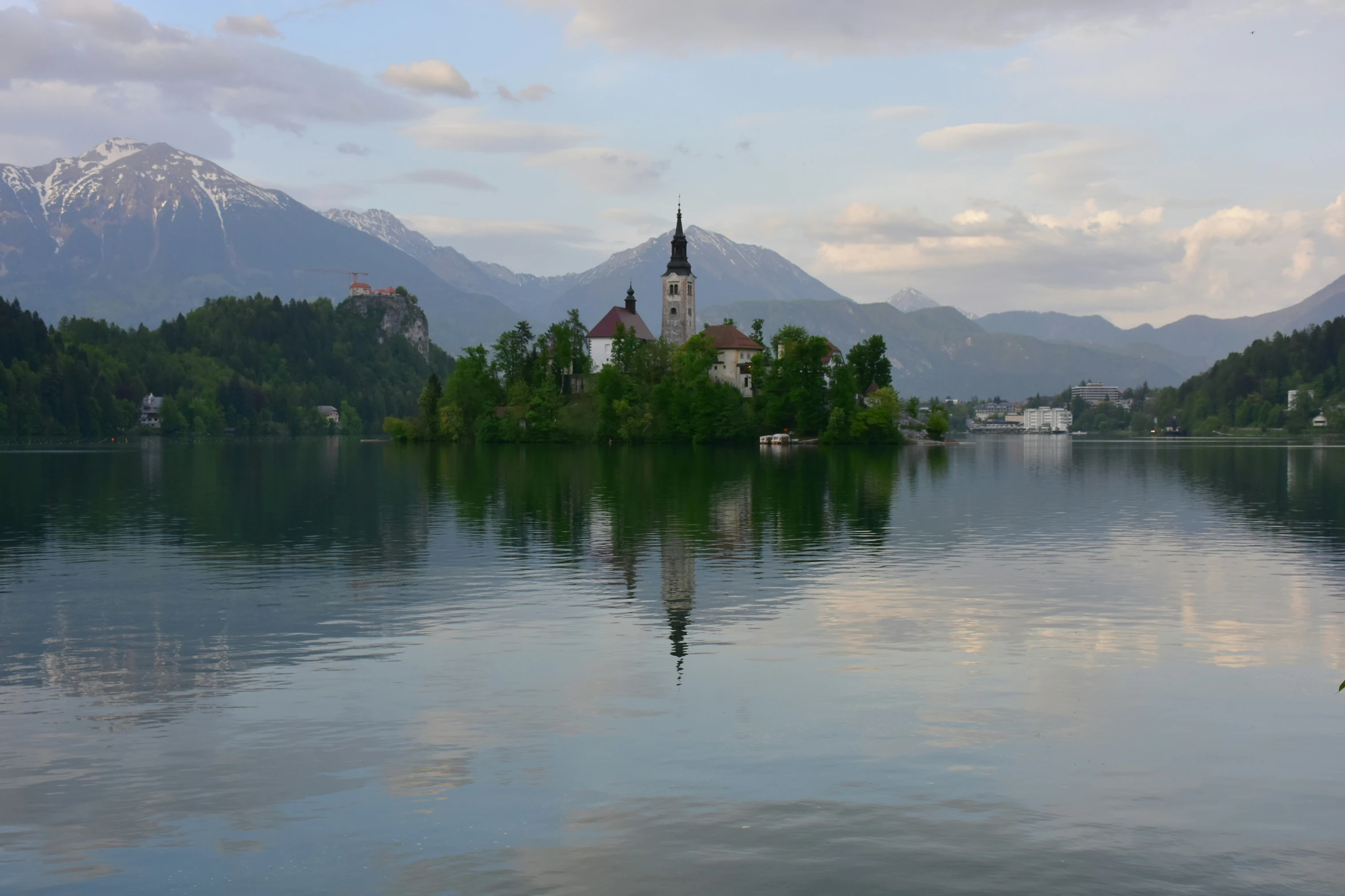 a small island is in the middle of a lake