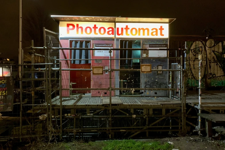 a large sign that reads poautomat at night