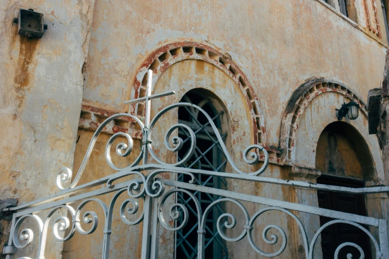 there is a very tall brick building with ornate designs