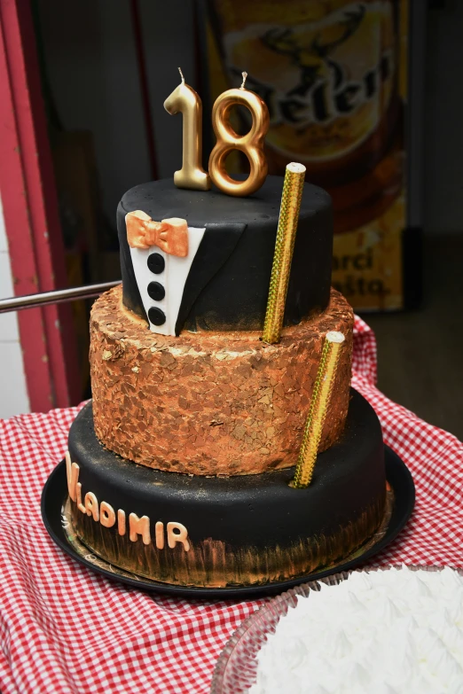 a cake that looks like it has the number thirteen on it