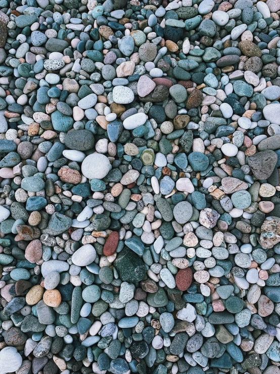 a rock wall covered in lots of different rocks