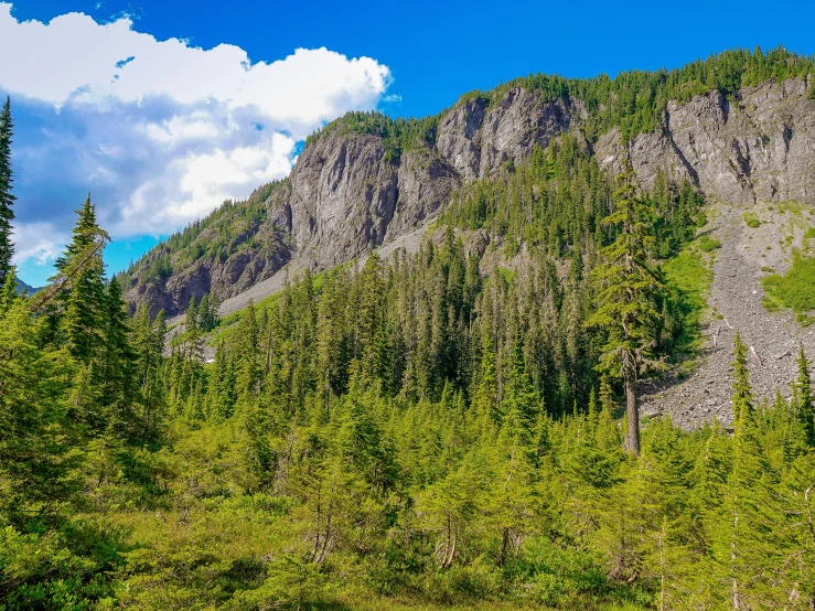 the sky over the tops of a high mountain