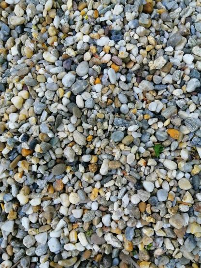 a bunch of small rocks all piled together