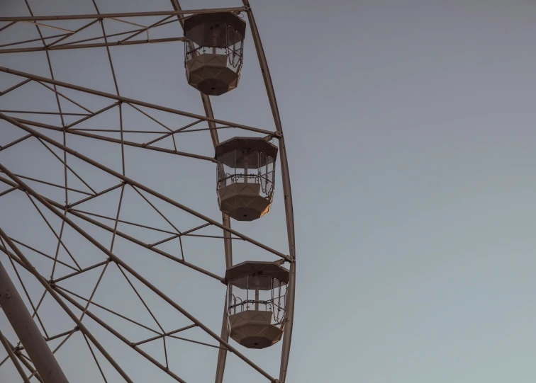 a big wheel with some sort of light inside