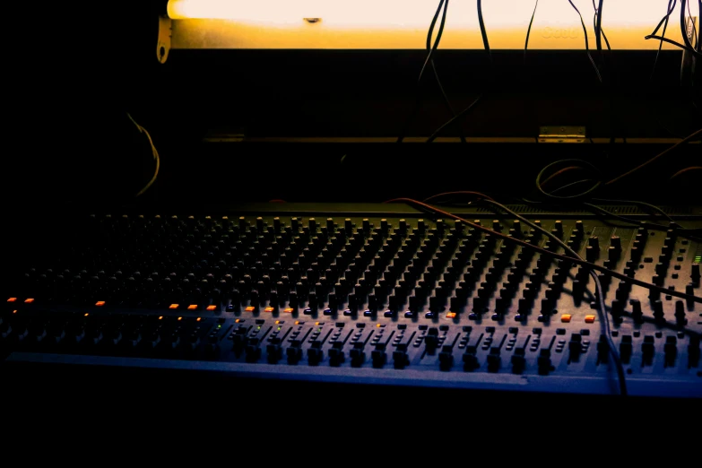 the soundboard is recording with two wires