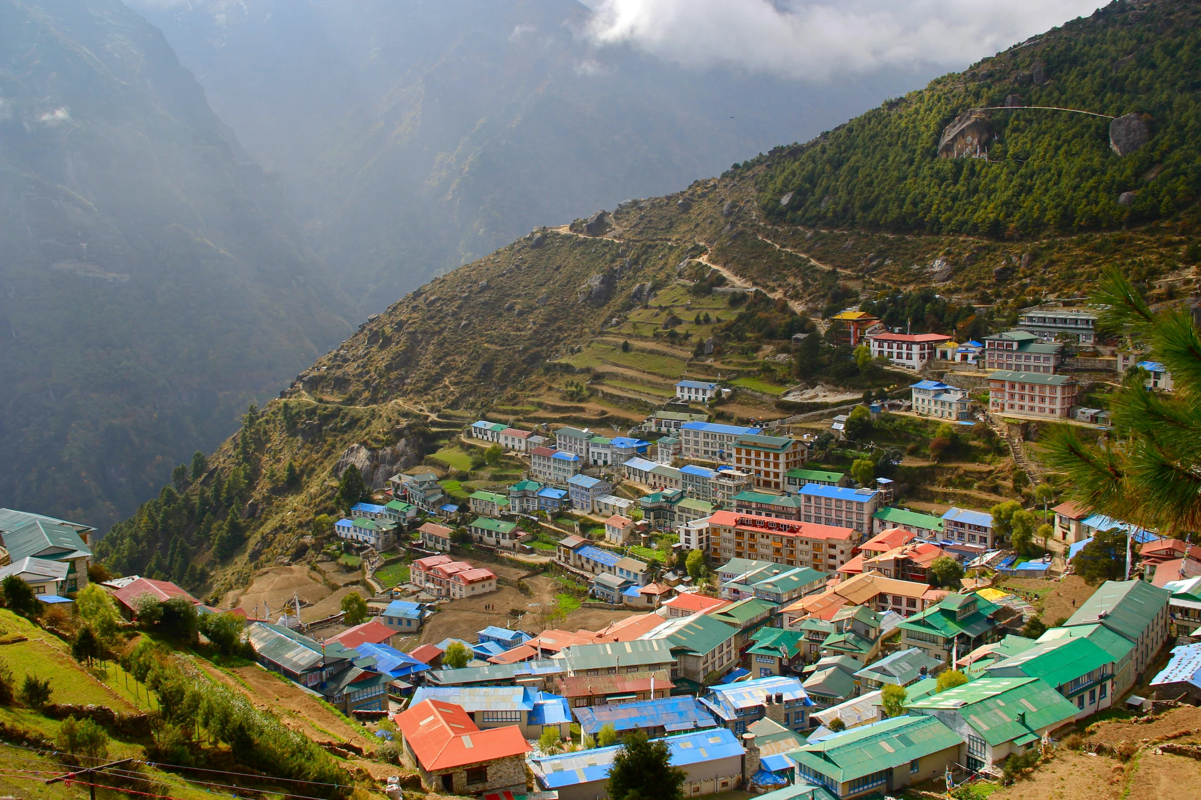 there are many colorful buildings on a hill