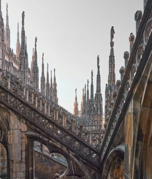 an ornate architecturally decorated building in the city