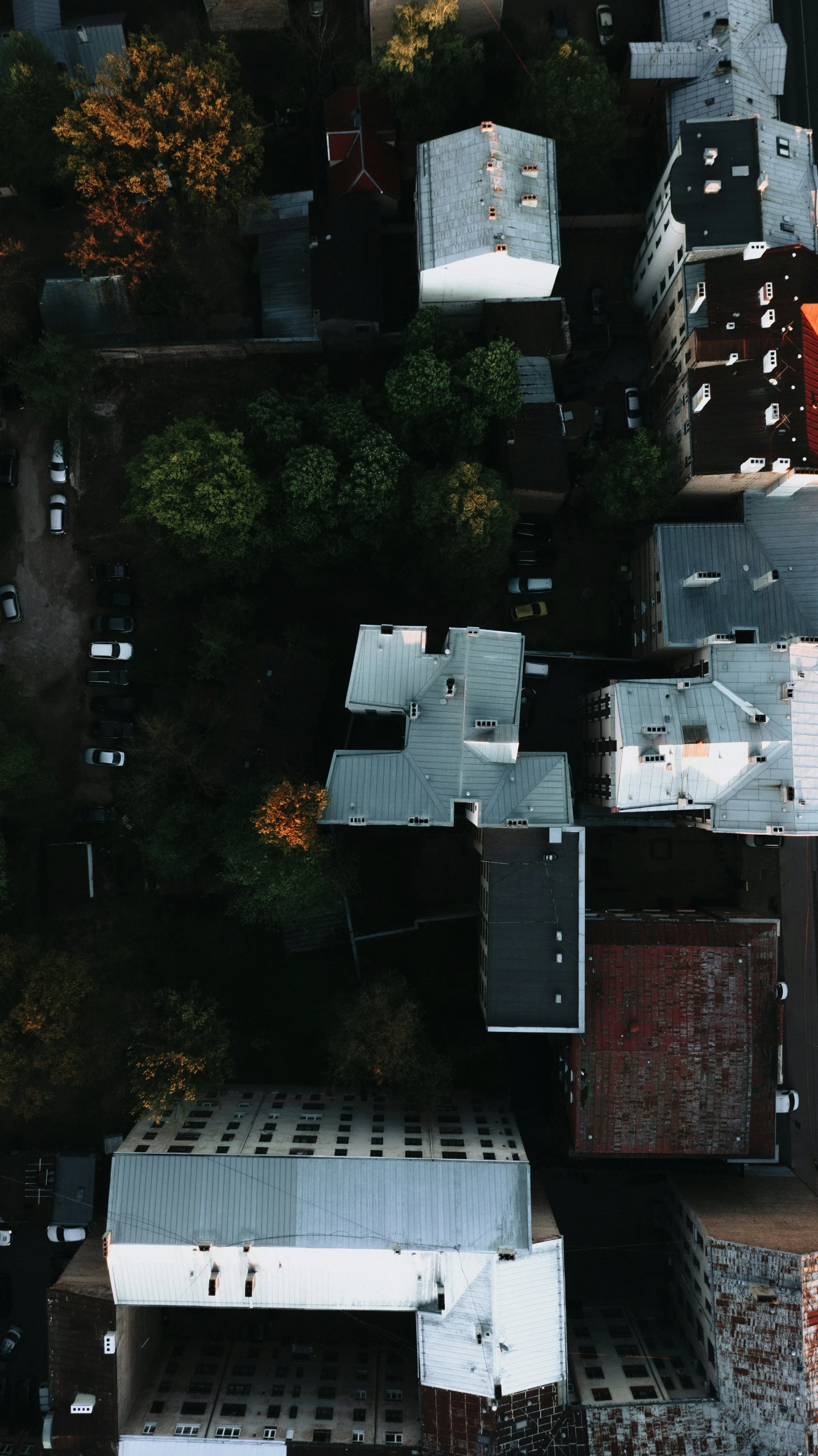 a very large group of different houses in a city