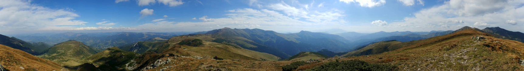 mountains that are next to each other in the sky