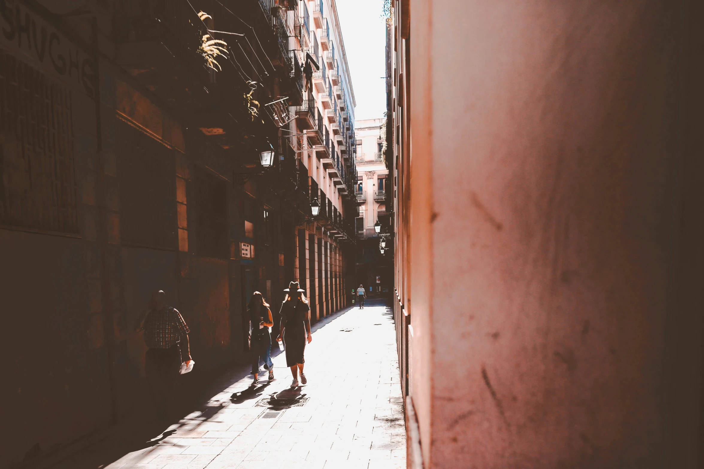 an alley is shaded by the sun and the shadows