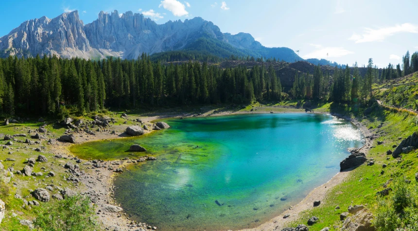 a blue lake surrounded by pine trees in the mountains