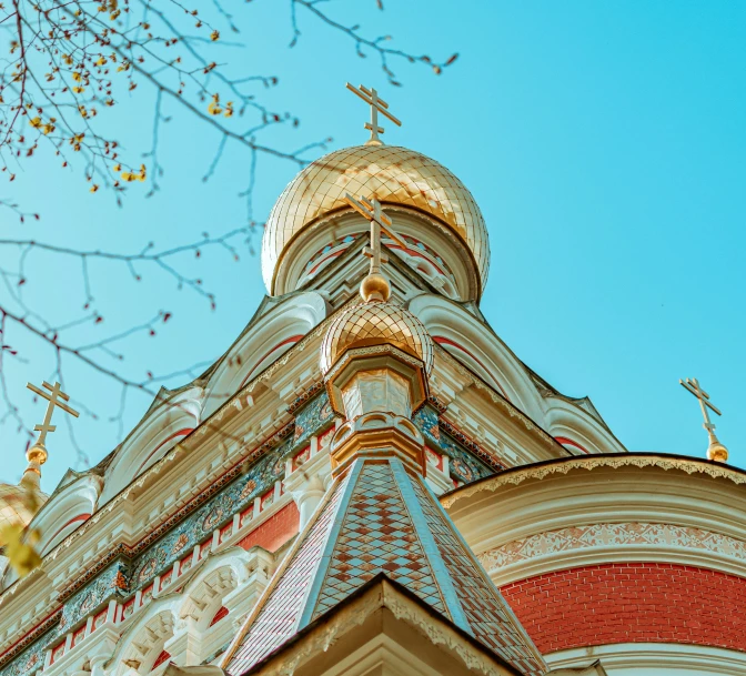 a very ornate building with a sky background