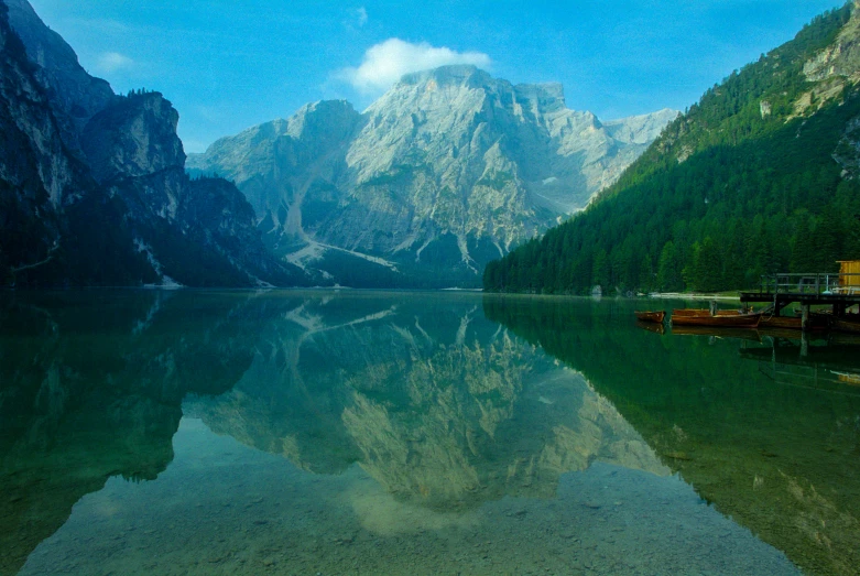 there are mountains reflecting in the lake