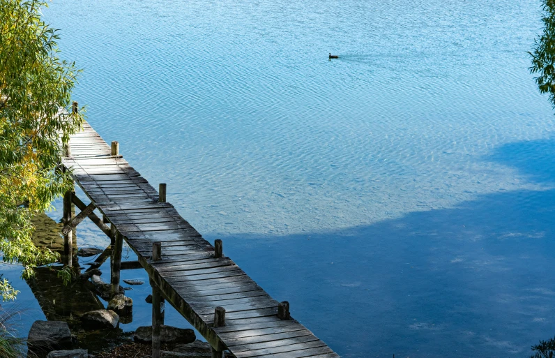 this dock can be reached by an approaching boat