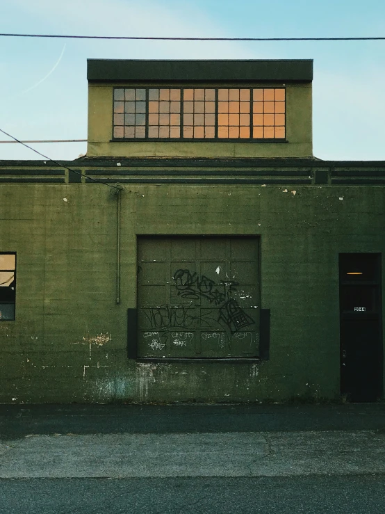 an abandoned building in the city with graffiti on it