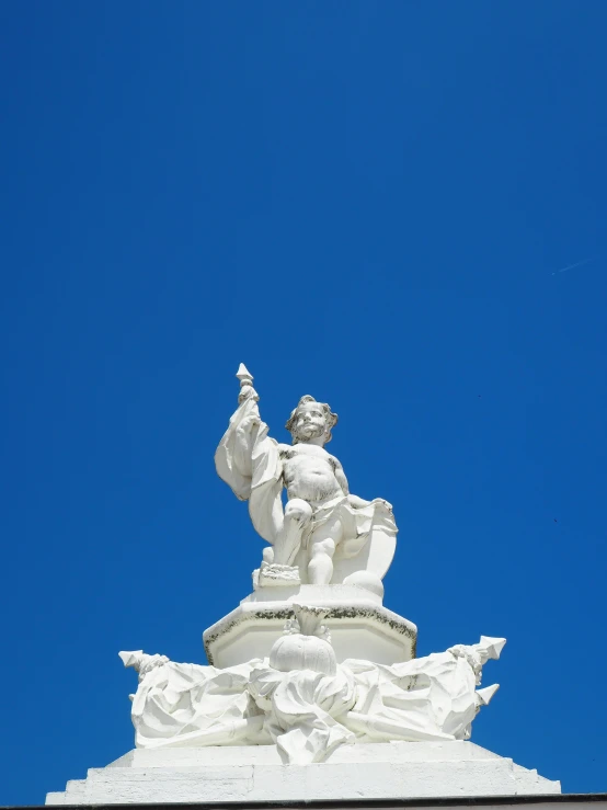 a monument is shown with a sky background