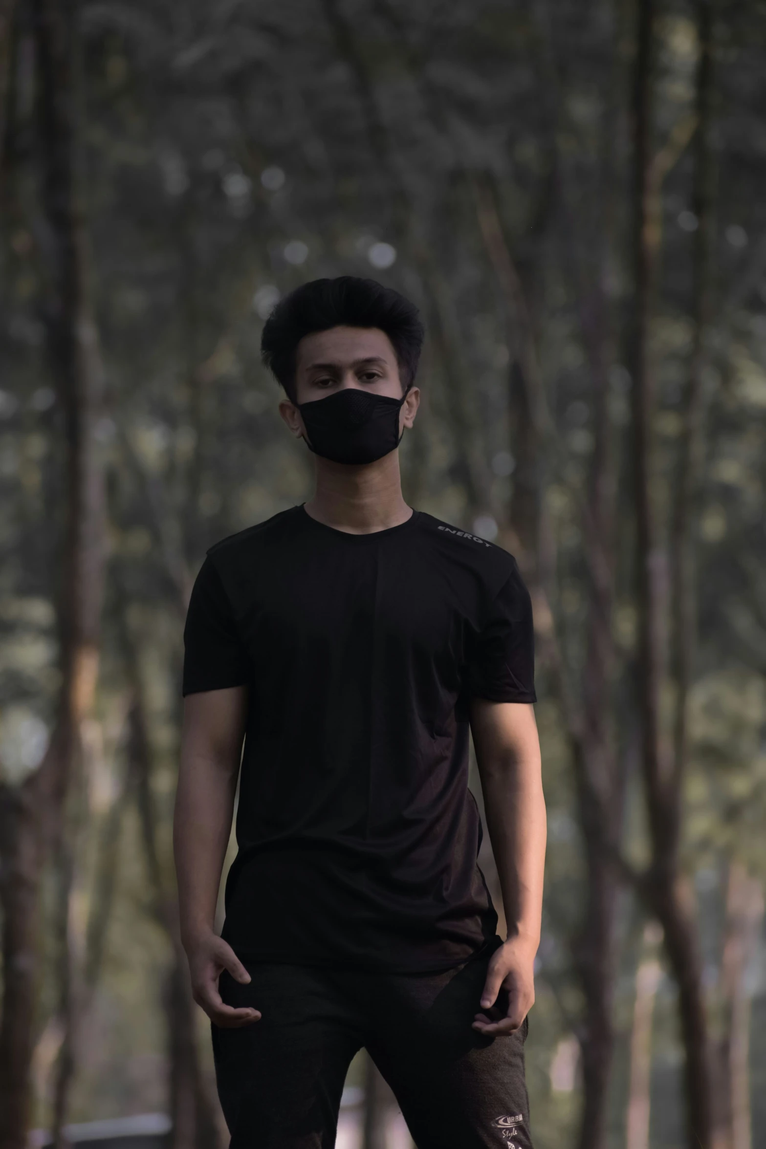 man wearing black shirt and mask in park
