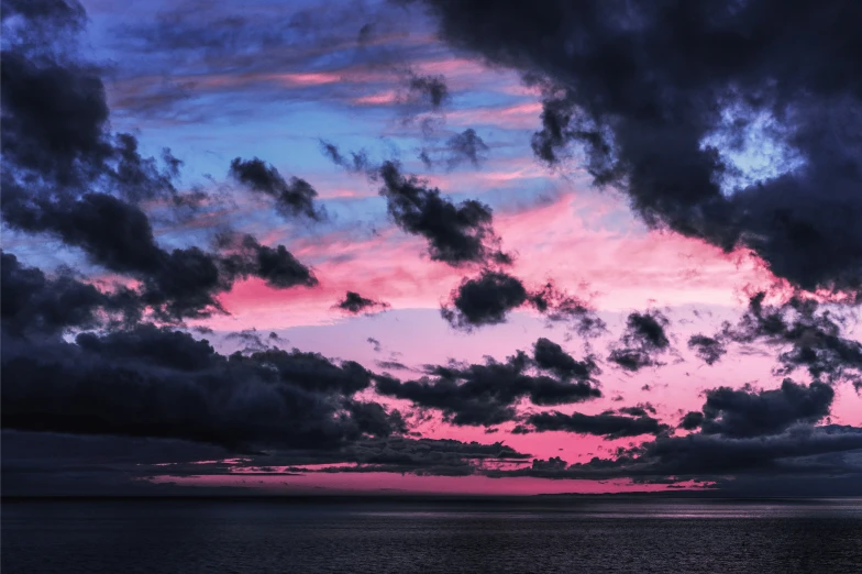 a picture of a nice sunset and clouds