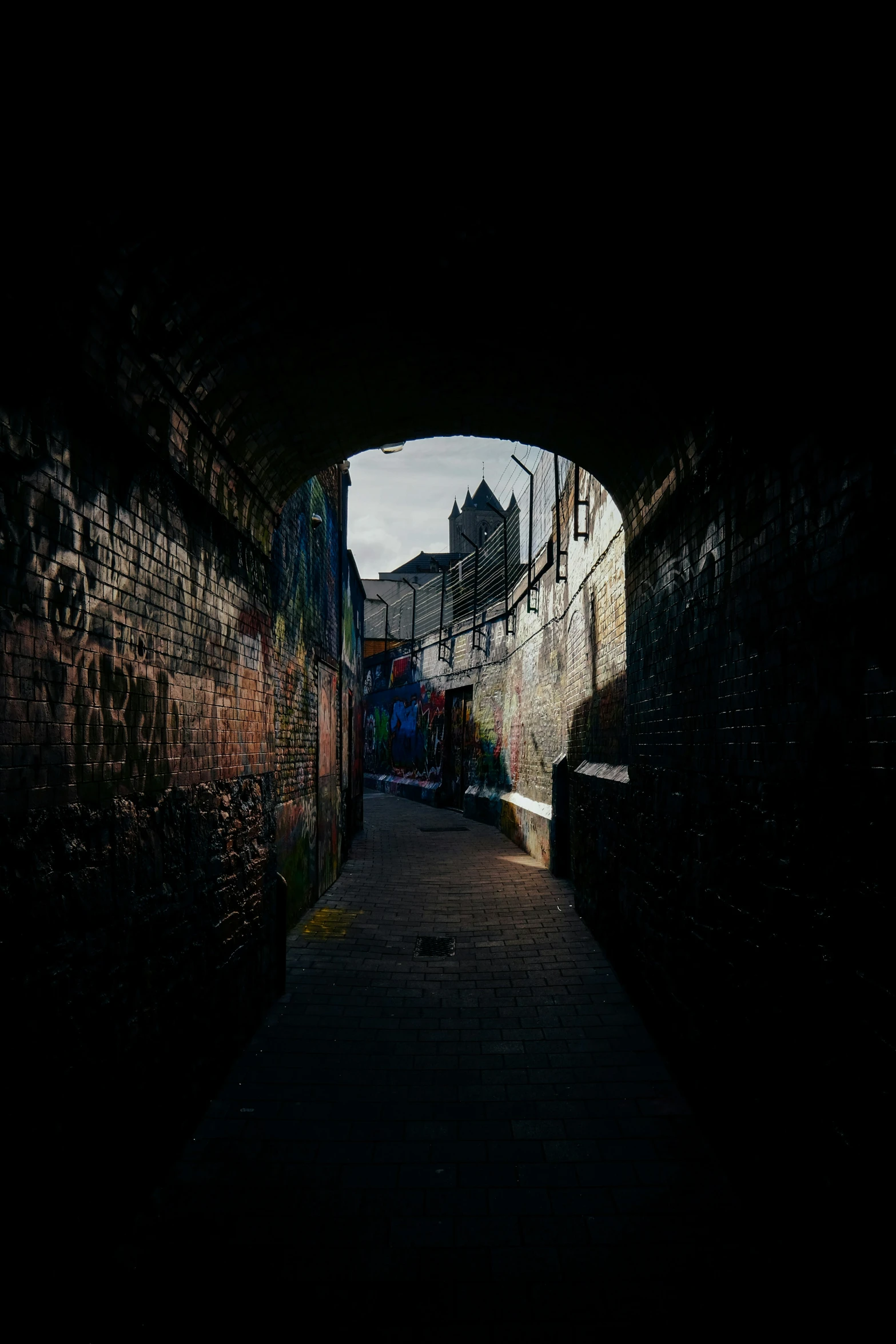dark alleyway in a city with no people in it