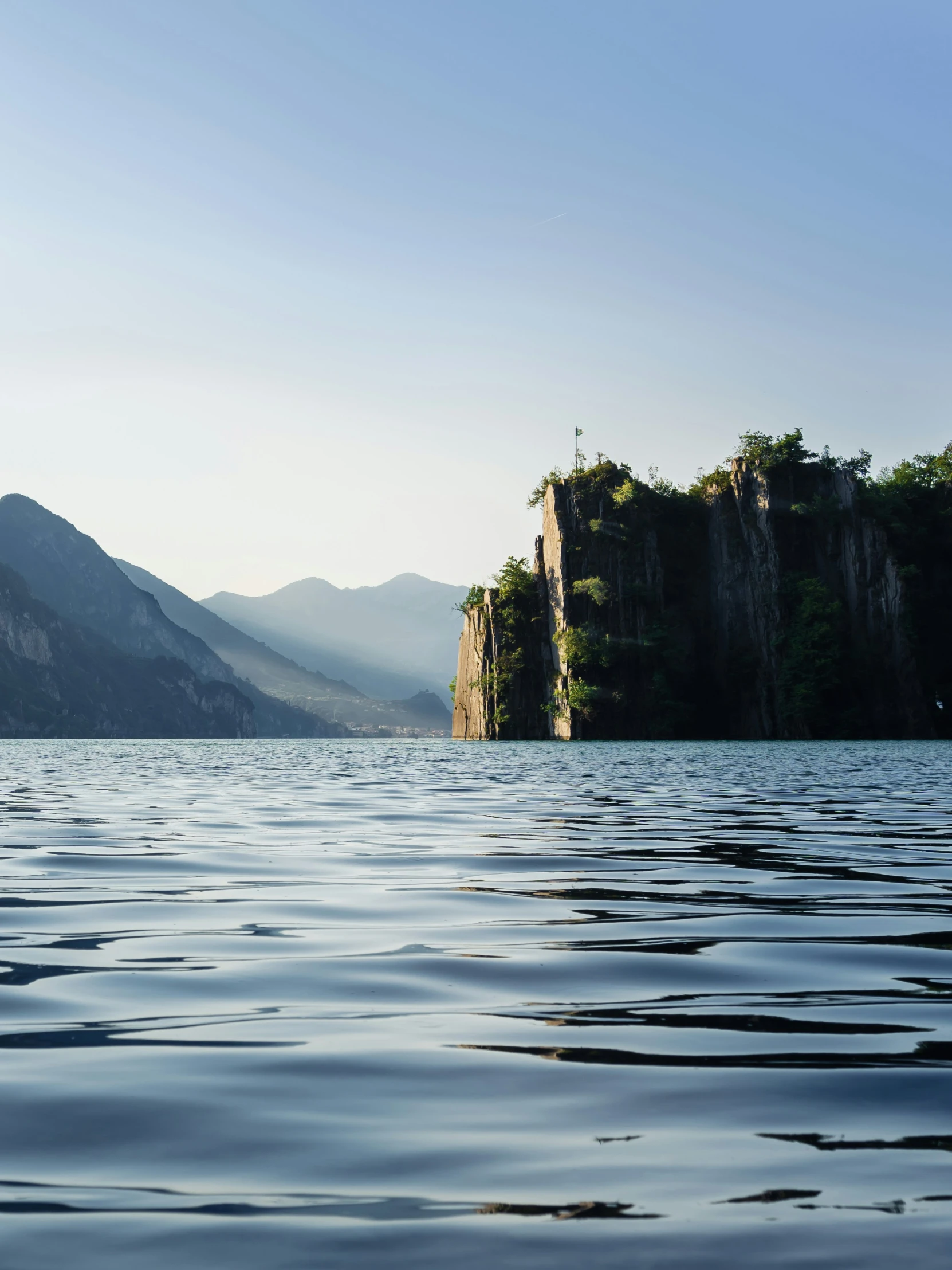 an island sits off of the water in the middle of a lake