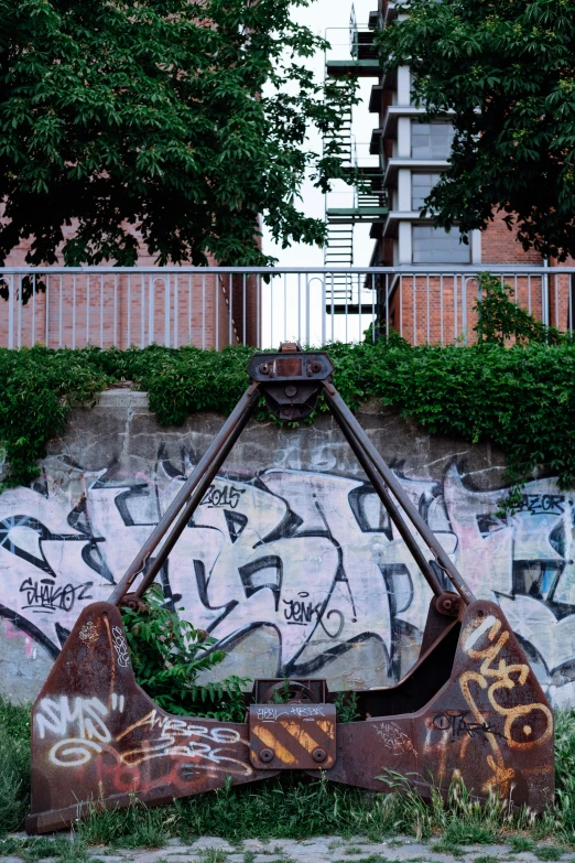 some very pretty graffiti on a wall