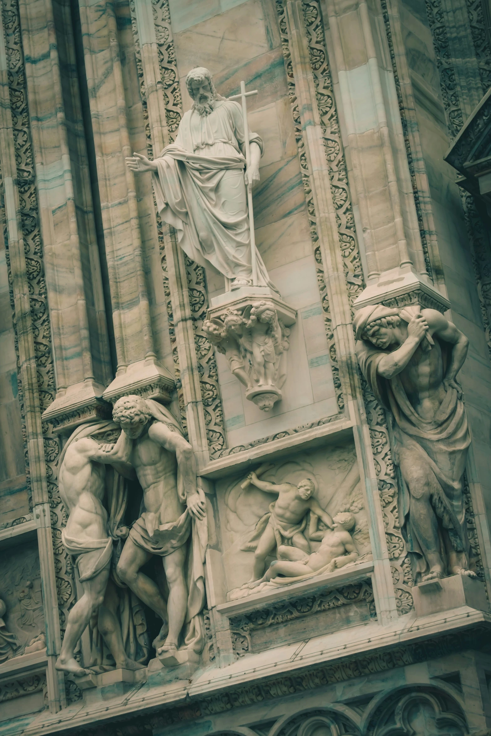 a statue on the side of a building