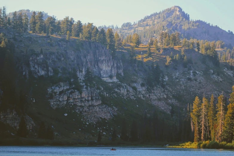 the mountains surrounding a lake are covered in vegetation