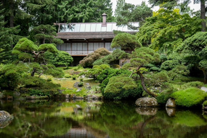 an old building that is sitting over some water