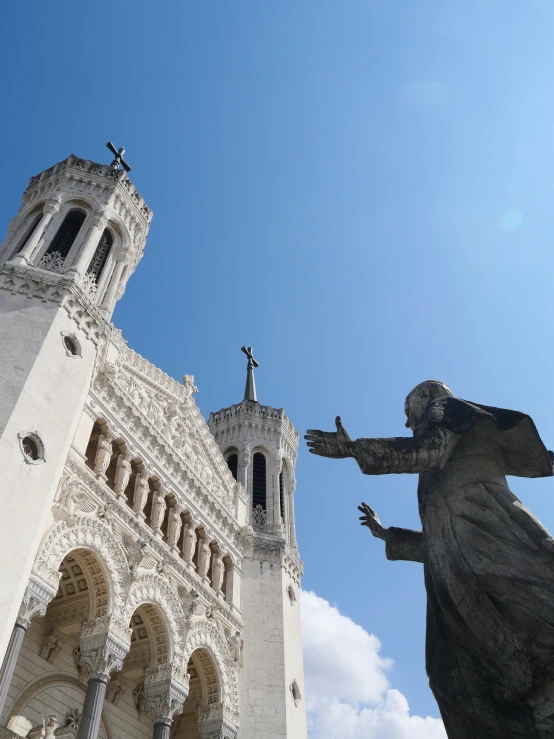 a building with some very pretty statues in front of it