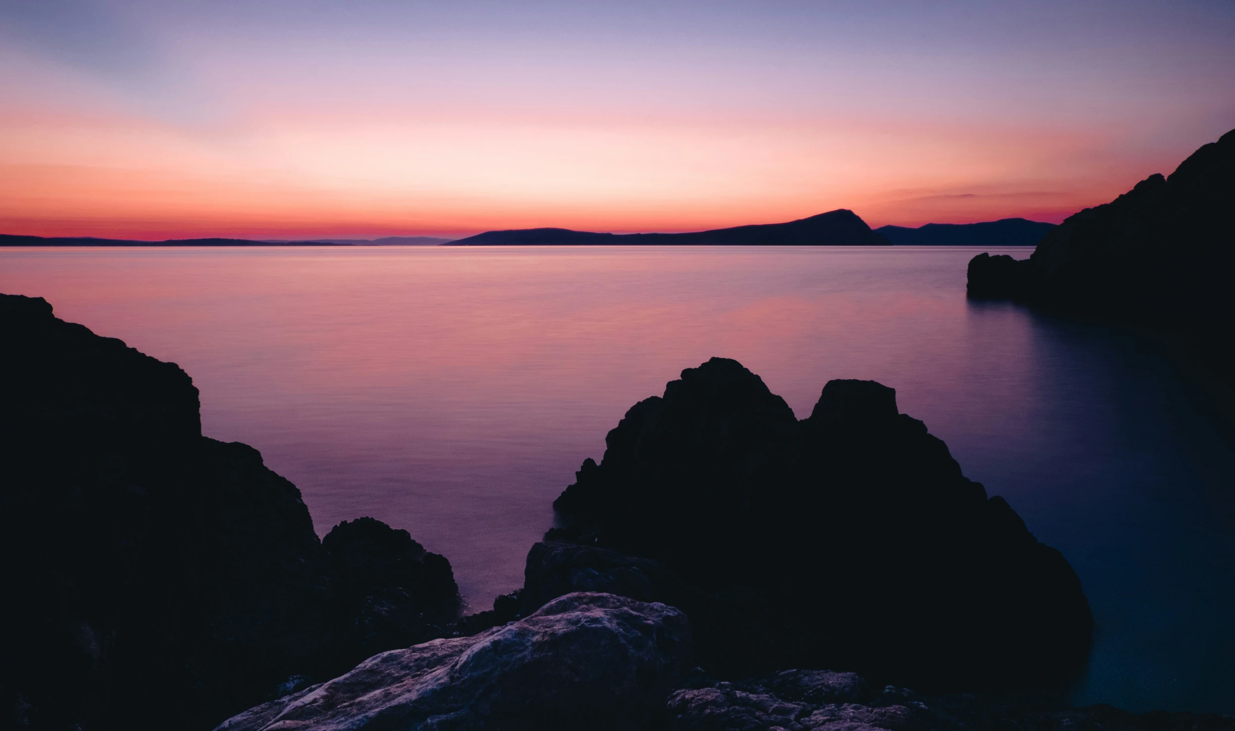 a beautiful po at sunset with the sun setting on the horizon