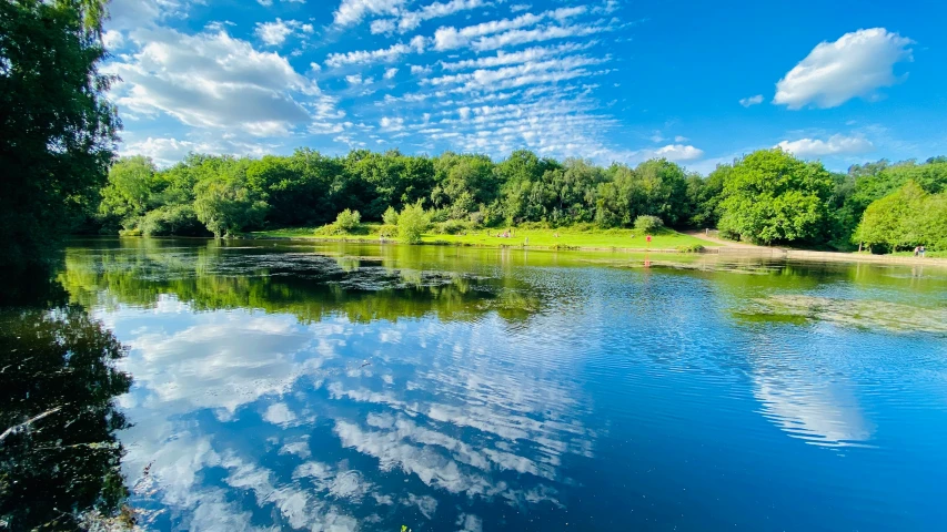 this is an image of a beautiful lake