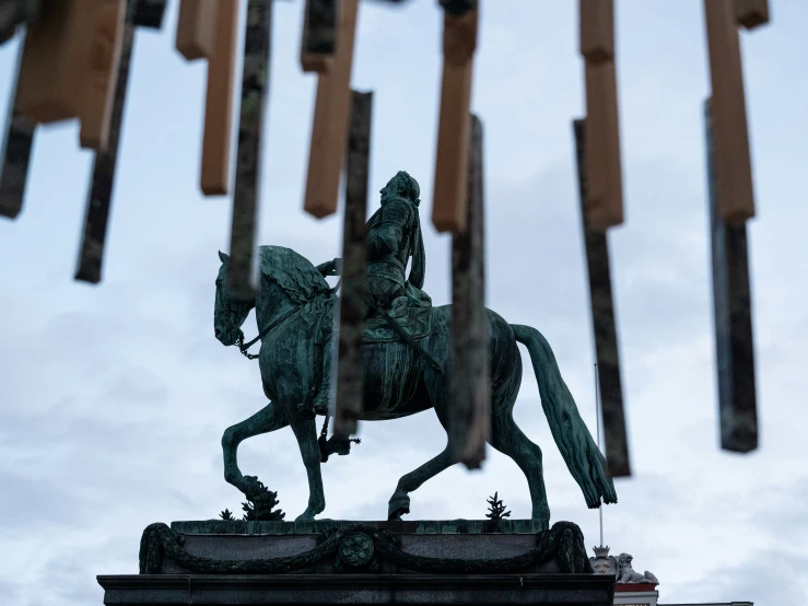 a statue that is sitting on top of a horse