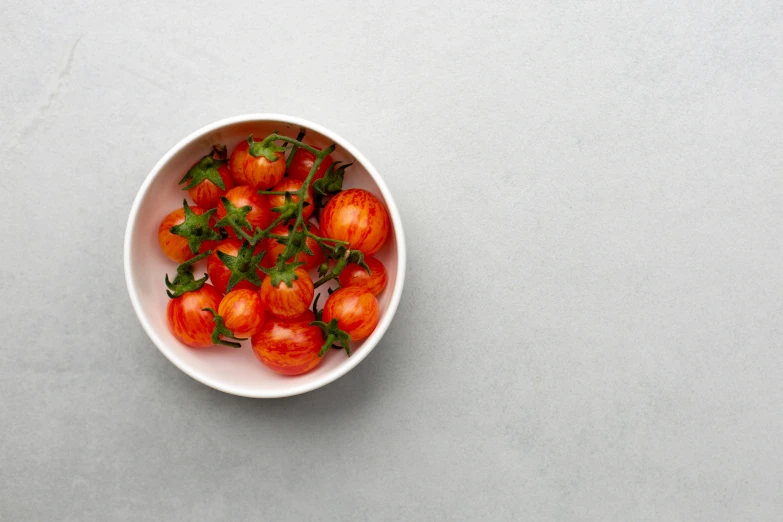 a bowl filled with lots of ripe tomatoes