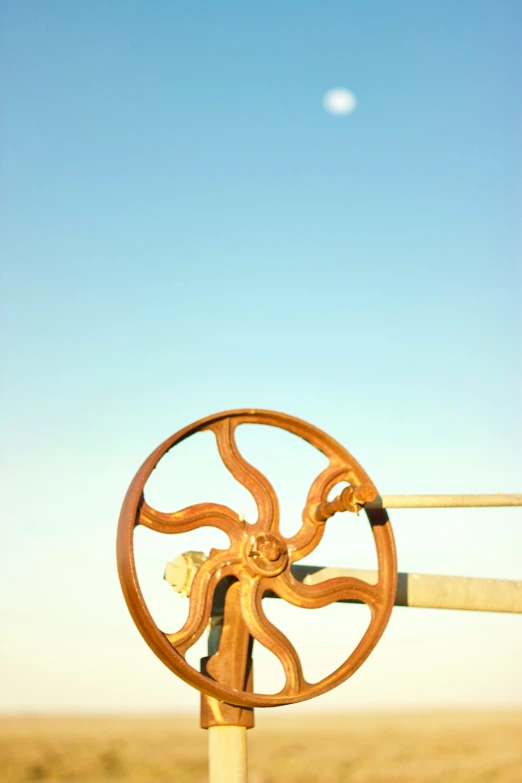 the spinning wheel is a large wooden object